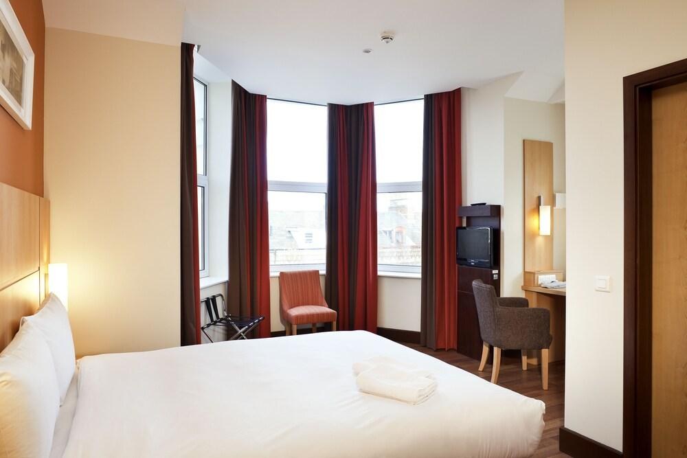 Ibis Belfast Queens Quarter photo 2