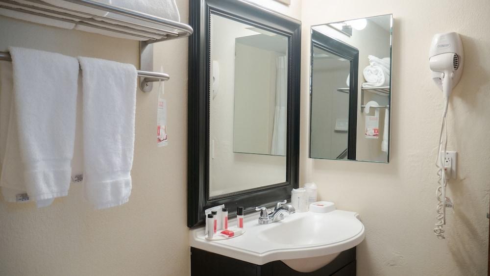 Ramada Plaza Marco Polo Beach Resort photo 3