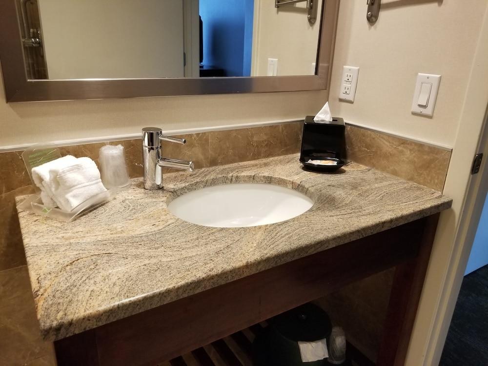 HOLIDAY INN MANHATTAN VIEW photo 2