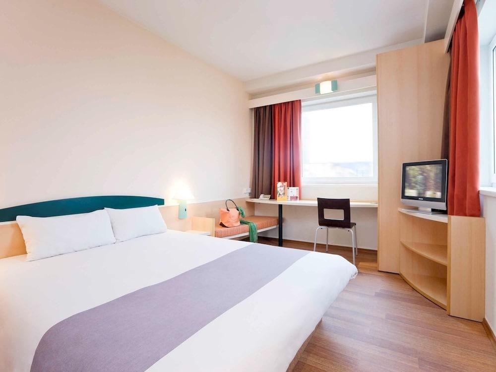 IBIS LODZ CENTRUM photo 2