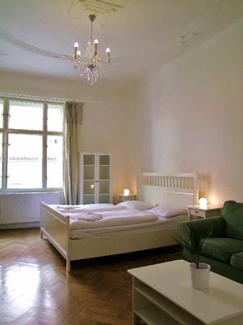 OLD TOWN SQUARE APARTMENTS