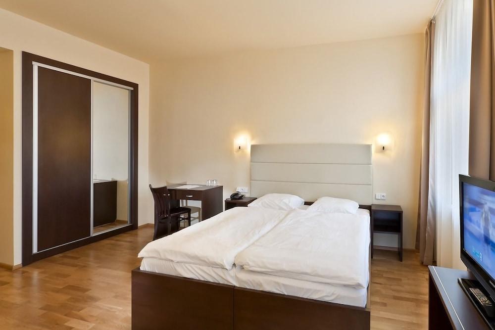 TREVI HOTEL photo 1