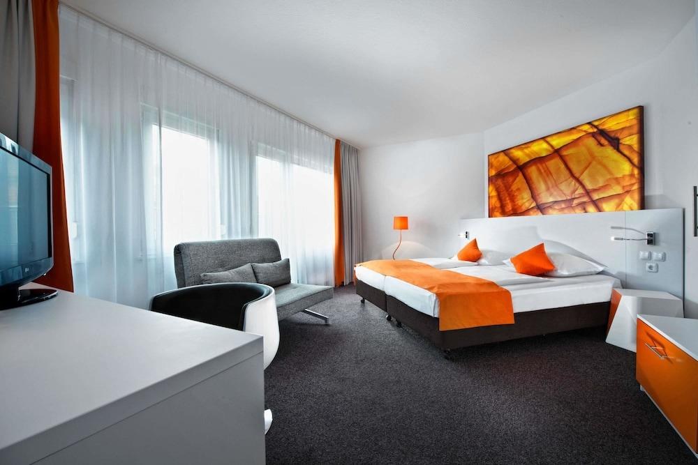 WYNDHAM GARDEN CITY CENTRE KOENIGSALLEE photo 2