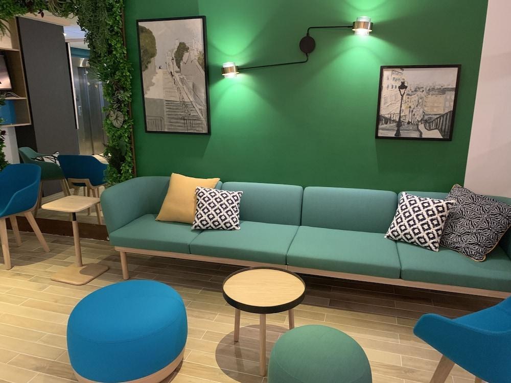 HOLIDAY INN PARIS - MONTMARTRE photo 2