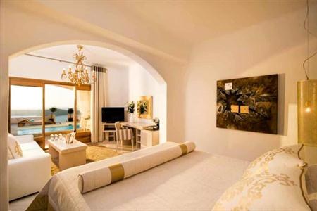 GOLD SUITES