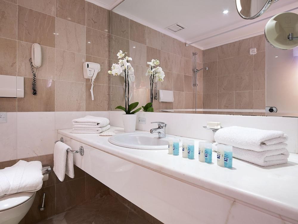 Helea Lifestyle Beach Resort photo 3