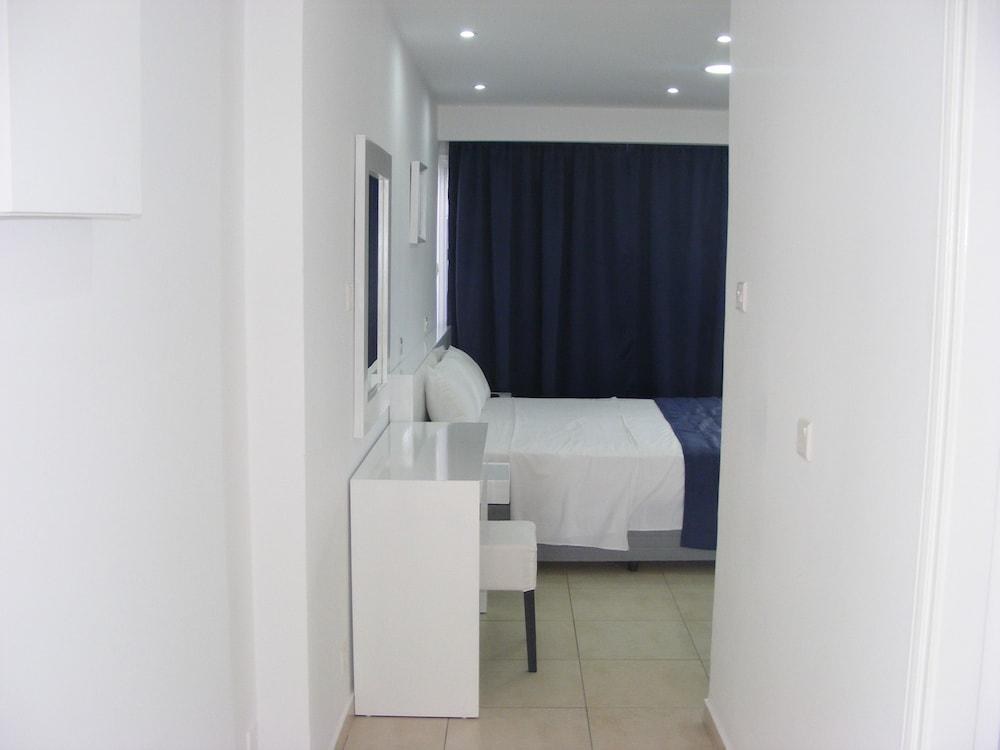 SUN HALL BEACH HOTEL APTS. photo 4