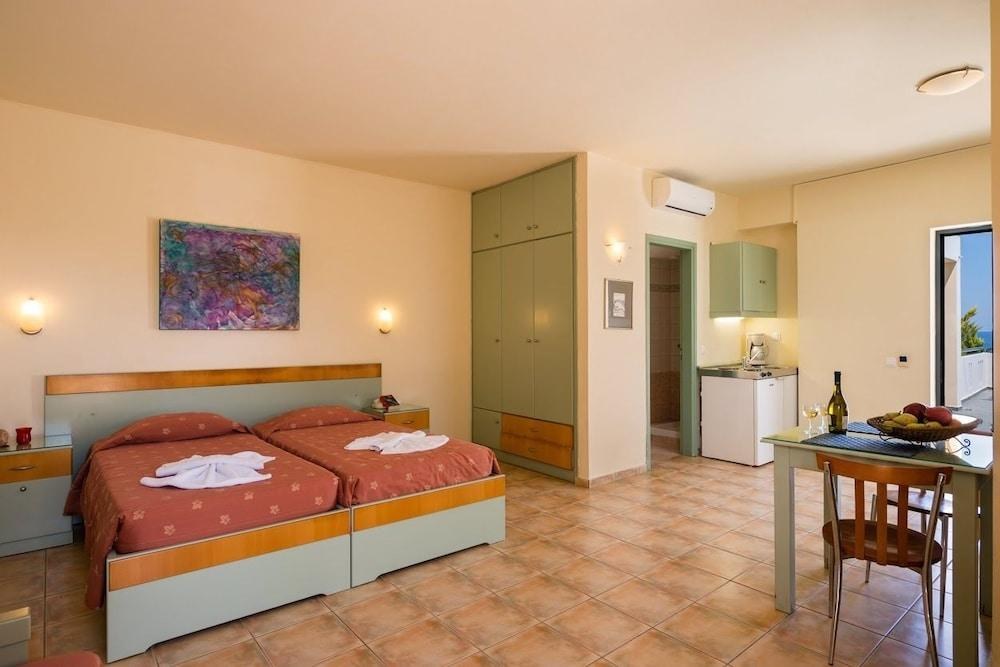 NIREAS HOTEL photo 2