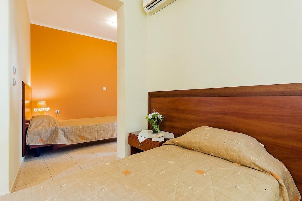 ESMERALDA HOTEL photo 2