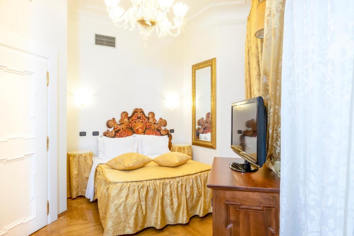 CHARLES BRIDGE PALACE photo 1
