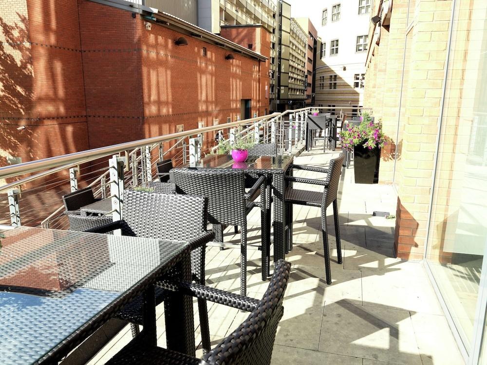 Hilton Garden Inn Birmingham Brindleyplace photo 2