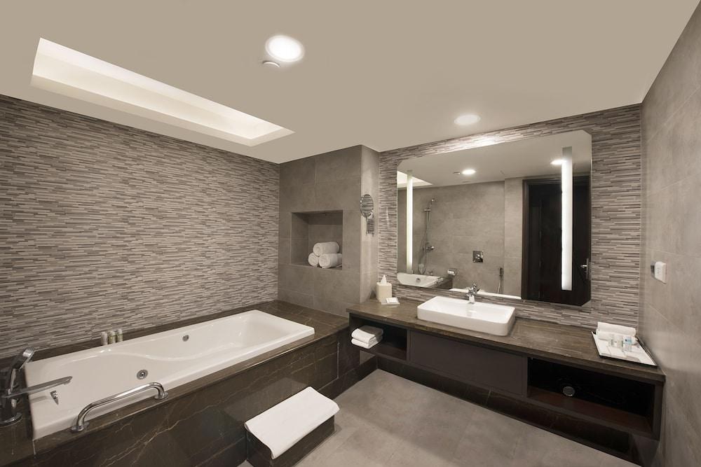 Hilton Garden Inn New Delhi/Saket photo 3