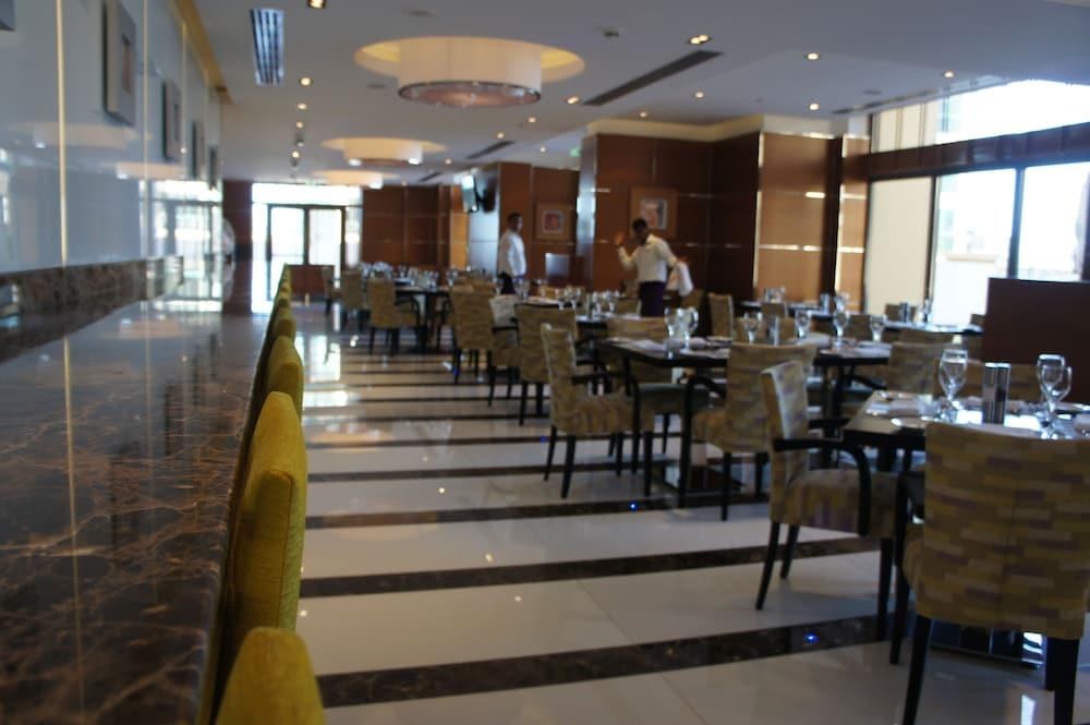 Hilton Dubai The Walk photo 3