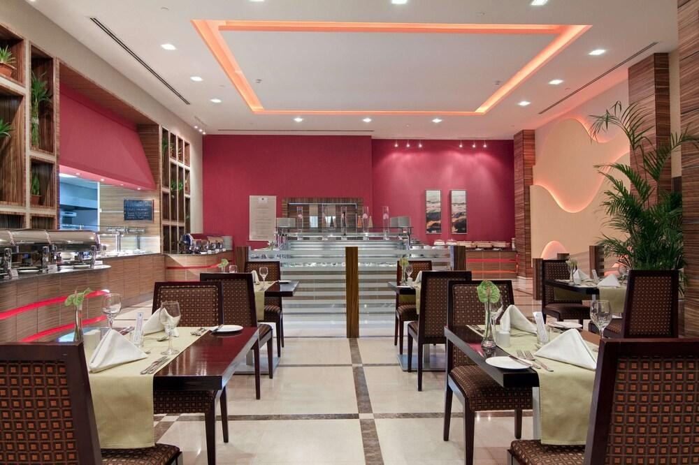 Hilton Garden Inn Riyadh Olaya photo 2