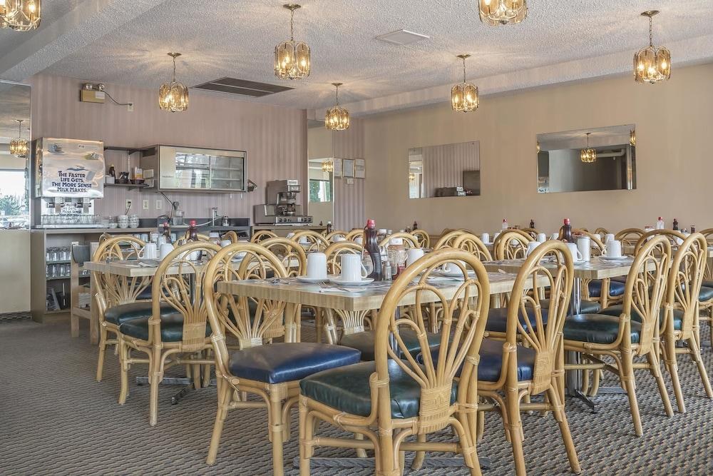 RODEWAY INN FALLSVIEW photo 4