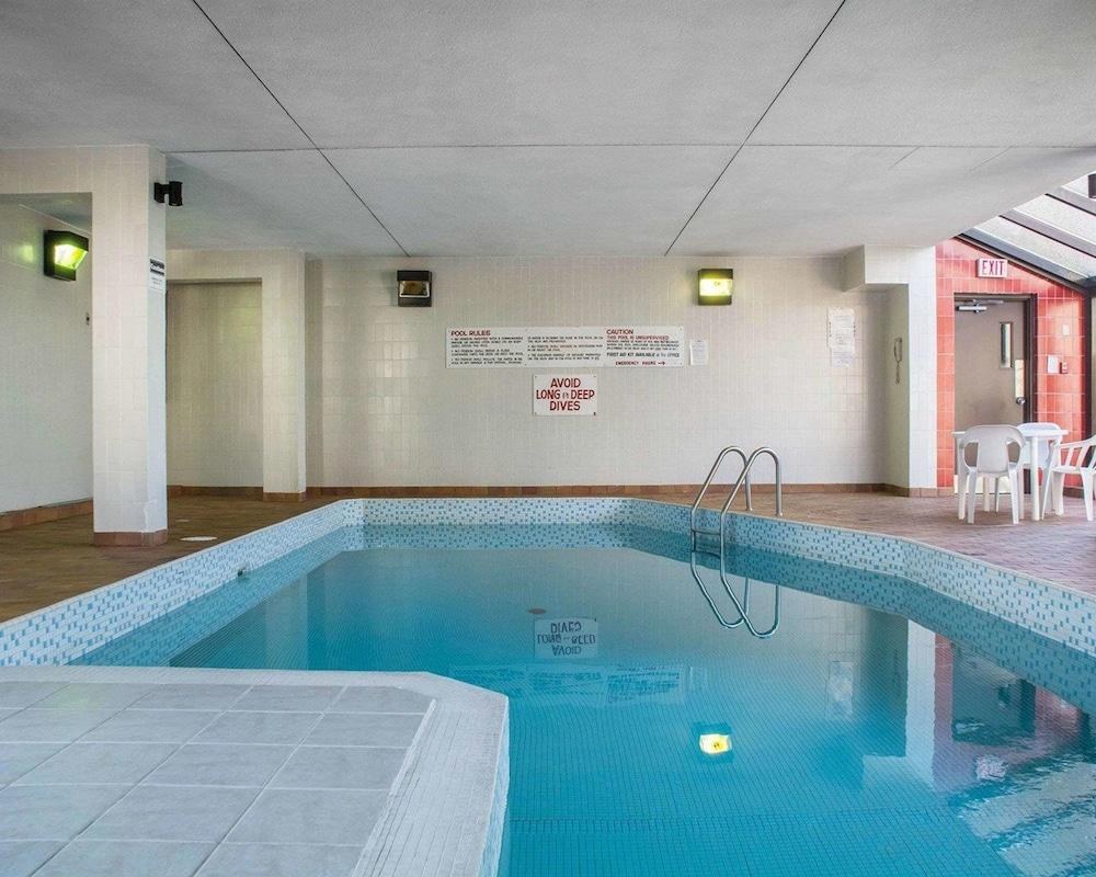 ECONO LODGE BY THE FALLS photo 4