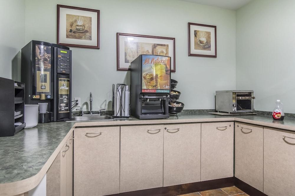ECONO LODGE photo 2