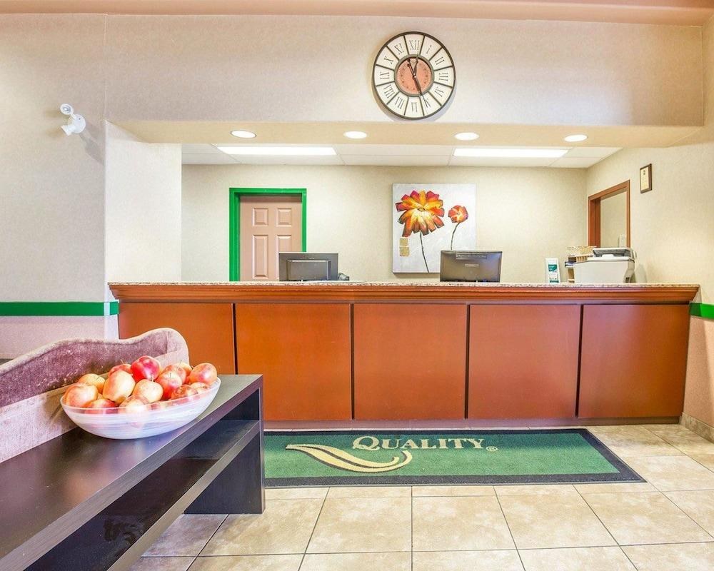 QUALITY INN & SUITES photo 2