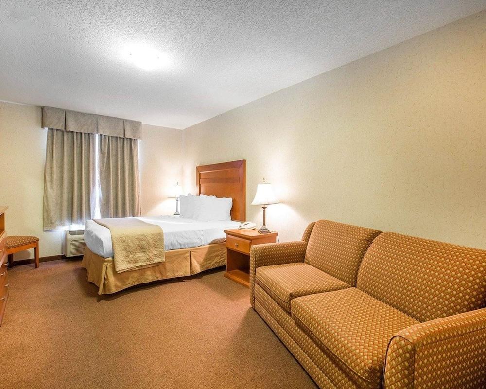 QUALITY INN & SUITES photo 4