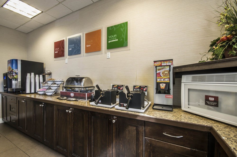 COMFORT INN & SUITES SURREY