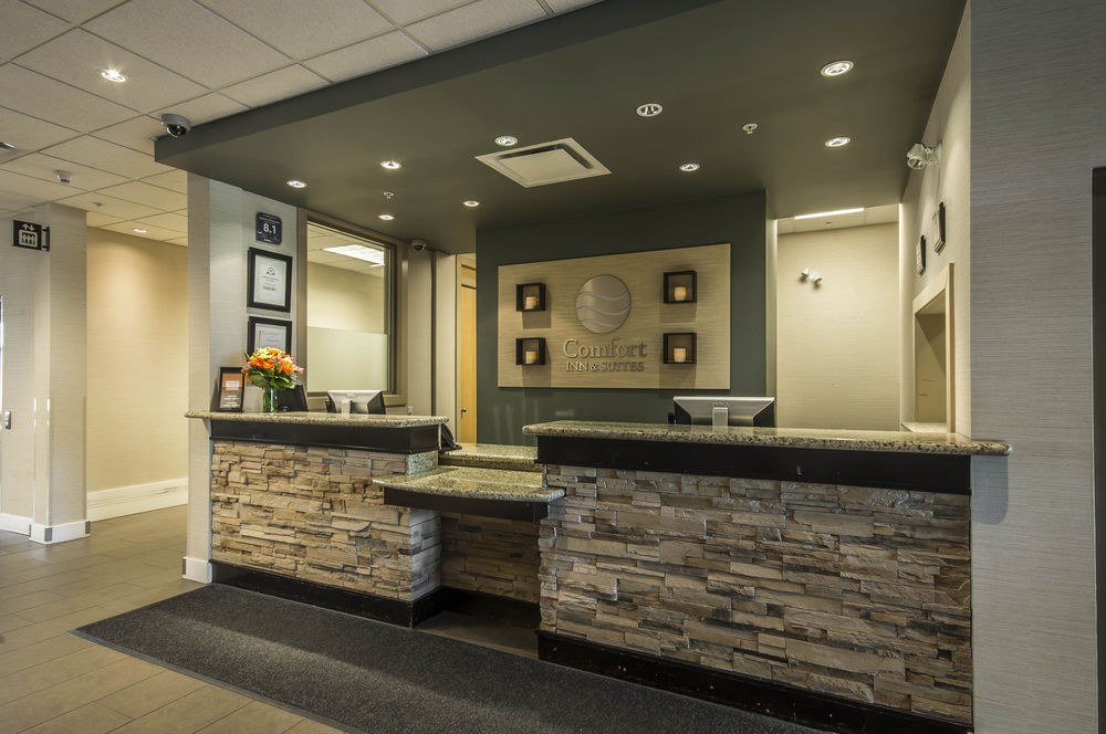 COMFORT INN & SUITES SURREY photo 1