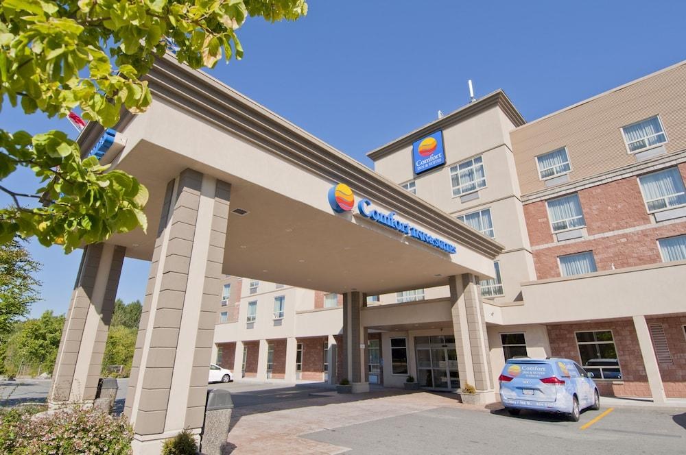COMFORT INN & SUITES SURREY photo 2