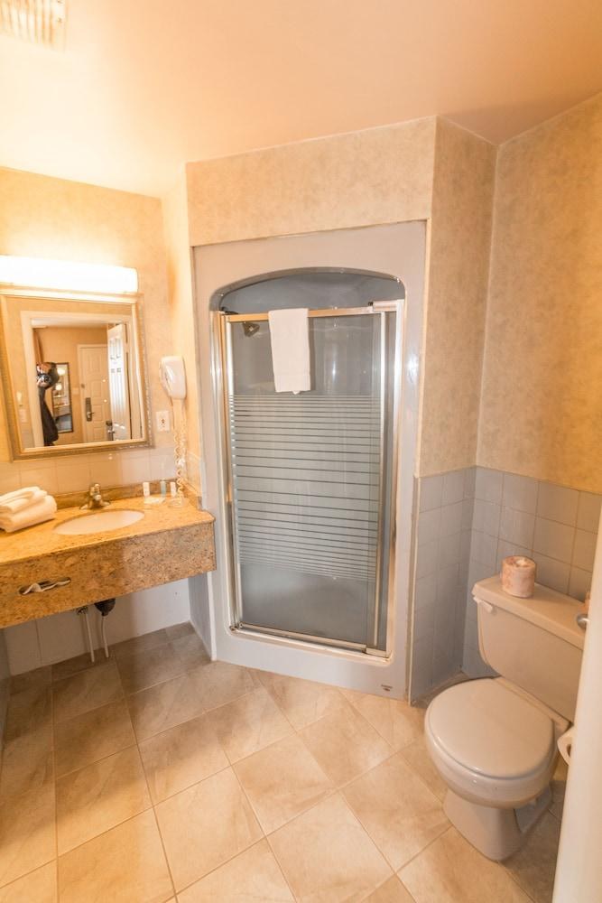 Quality Inn and Suites 1000 Islands Gananoque photo 2