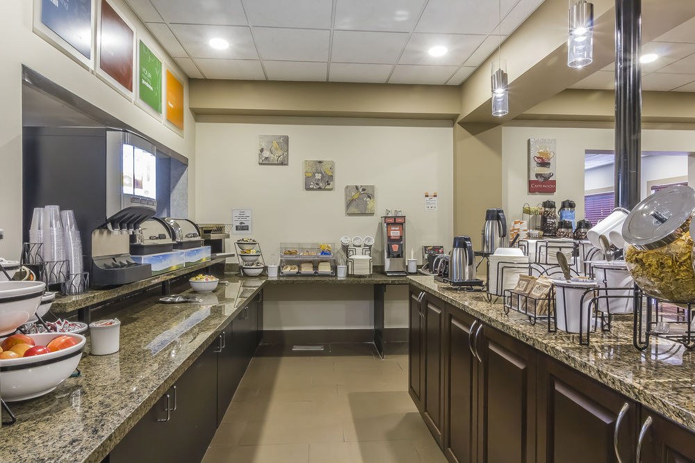 COMFORT INN & SUITES
