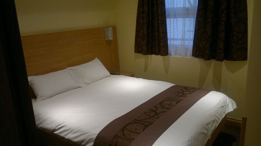 COMFORT INN HYDE PARK photo 1