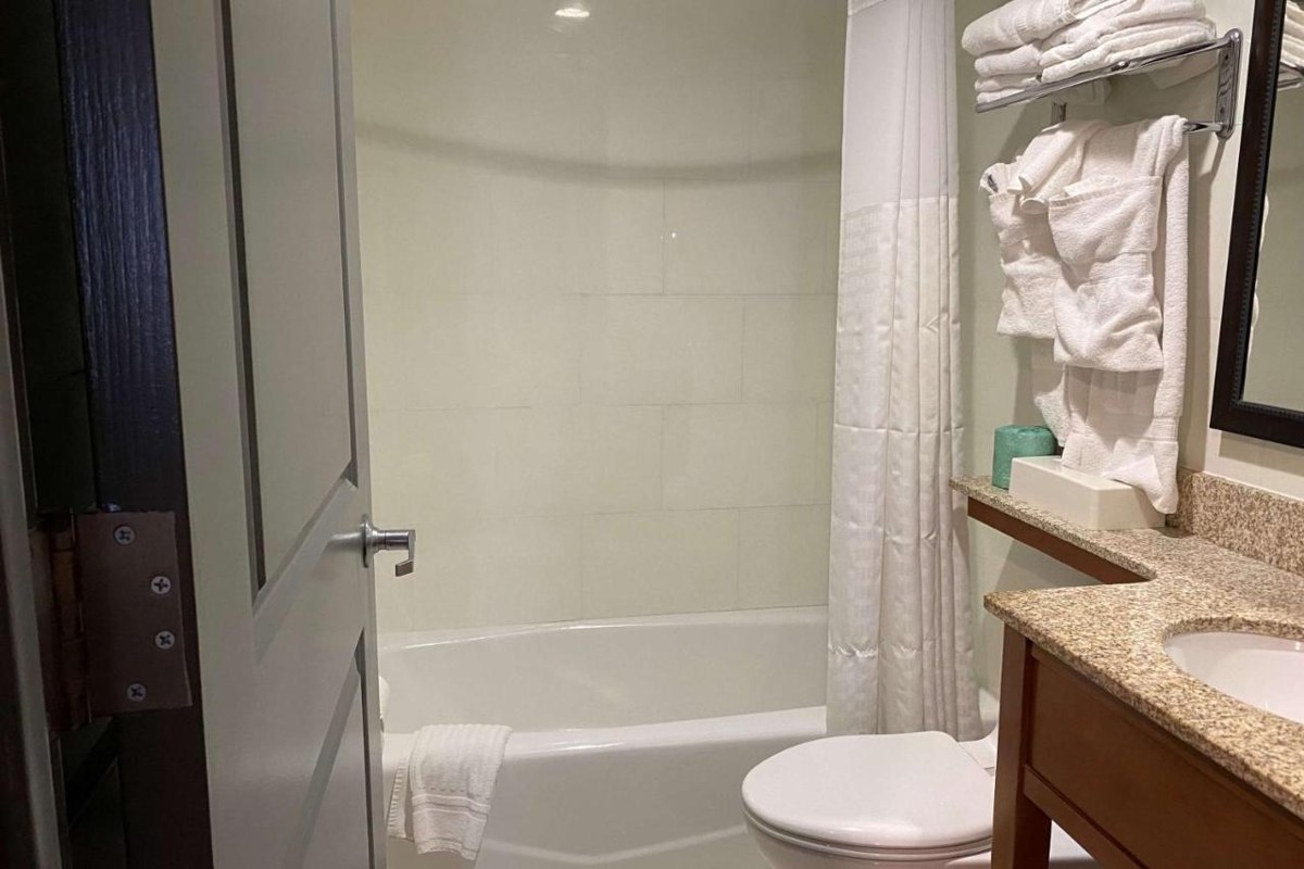 Ramada by Wyndham New York Times Square West photo 2