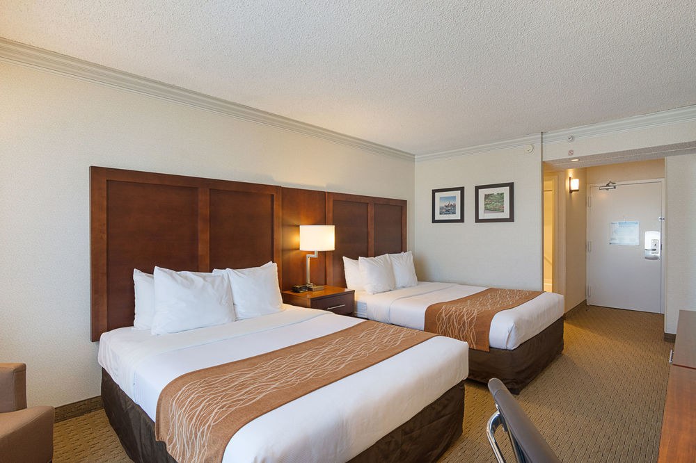 COMFORT INN BY THE BAY photo 1