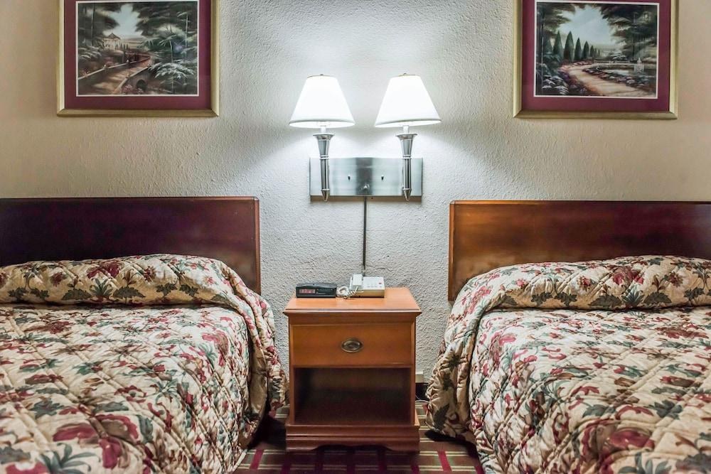 ECONO LODGE photo 3