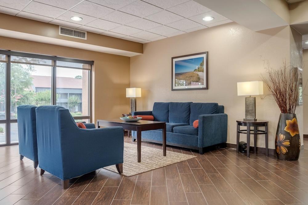 COMFORT SUITES photo 2