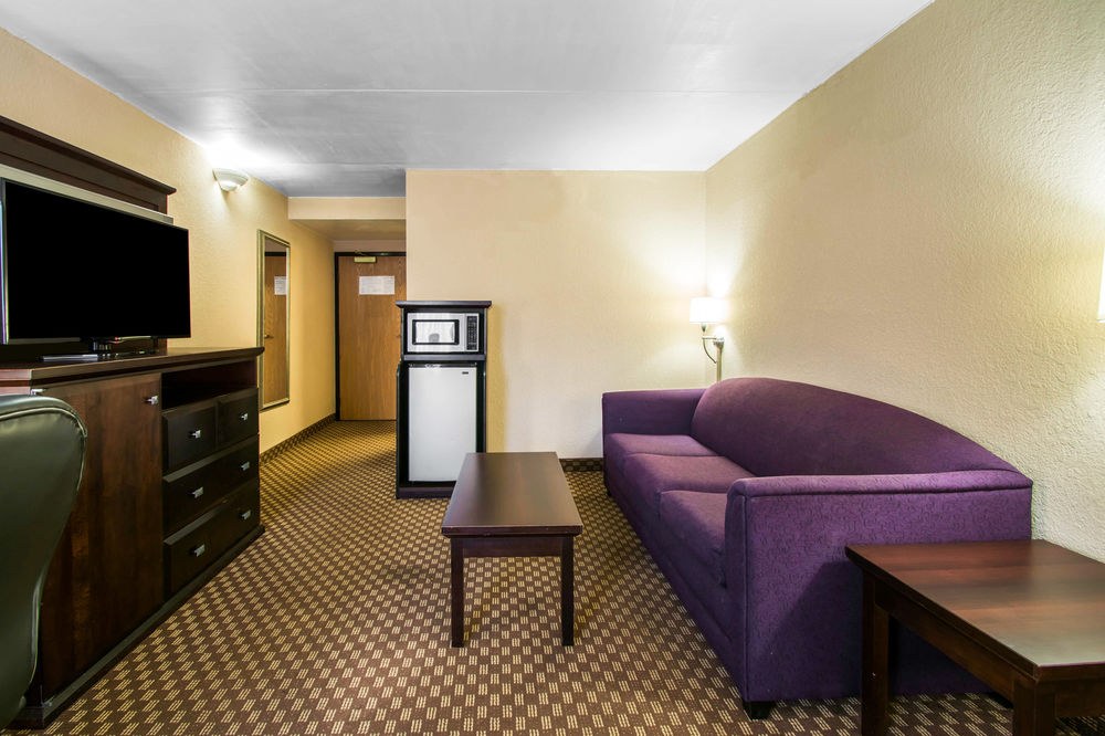 QUALITY INN & SUITES photo 4