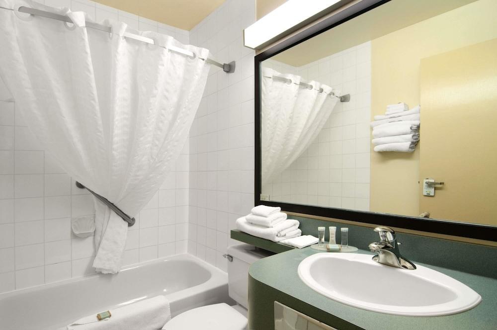 TRAVELODGE DRUMHELLER photo 2