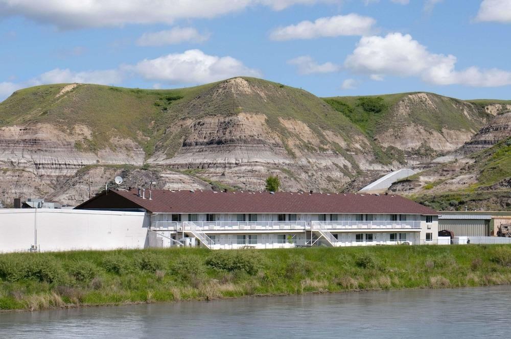 TRAVELODGE DRUMHELLER photo 4
