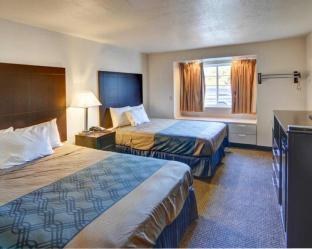 ECONO LODGE & SUITES photo 2