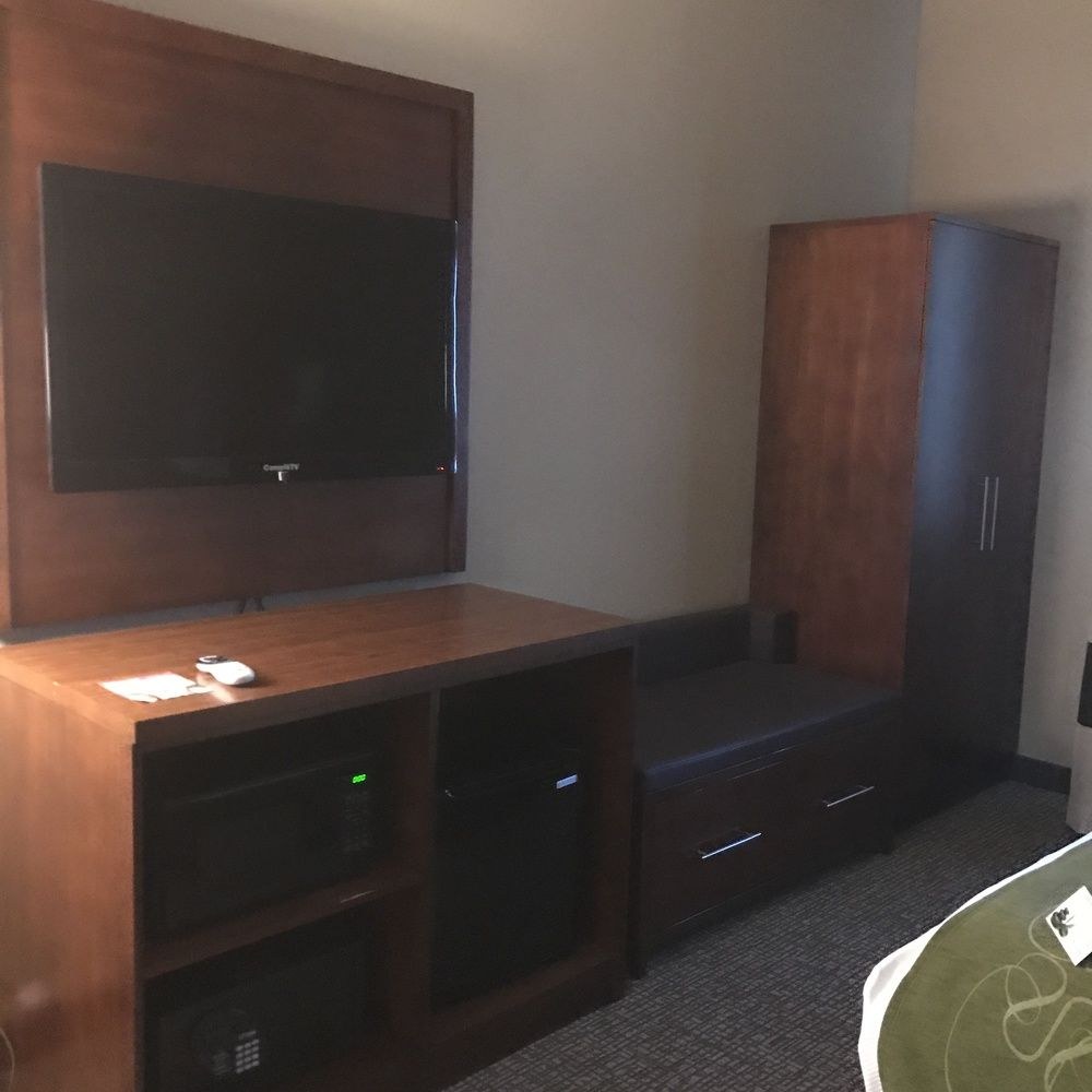 COMFORT SUITES photo 1
