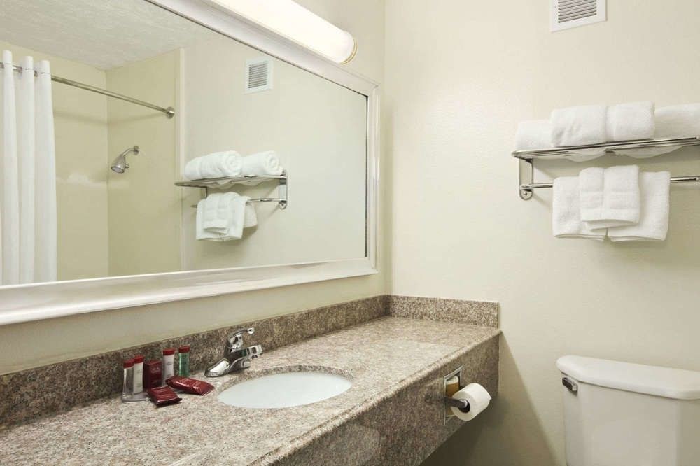 SLEEP INN & SUITES WEST MEDICAL CENTER