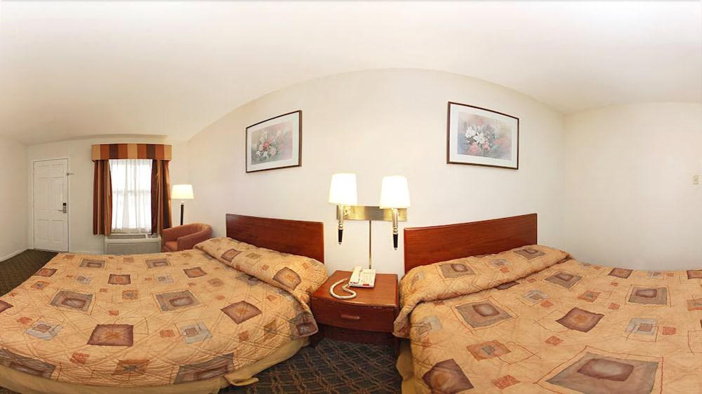 RODEWAY INN UNIVERSITY/DOWNTOWN photo 2