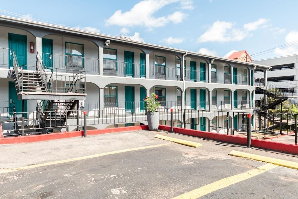 RODEWAY INN UNIVERSITY/DOWNTOWN photo 3