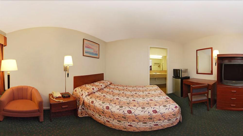 RODEWAY INN UNIVERSITY/DOWNTOWN photo 4