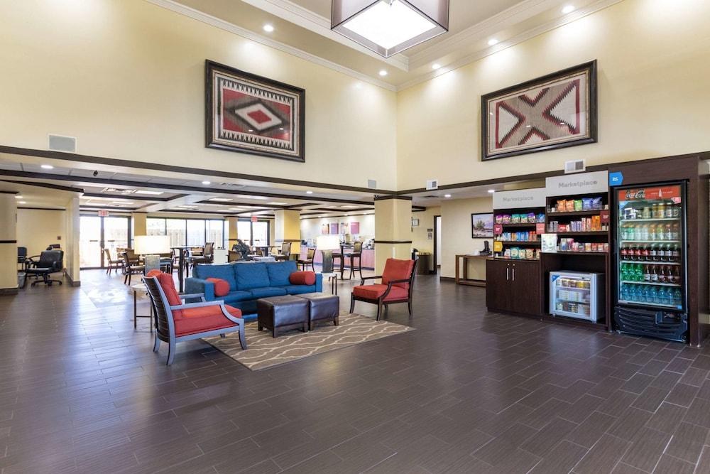COMFORT SUITES AUSTIN AIRPORT photo 3