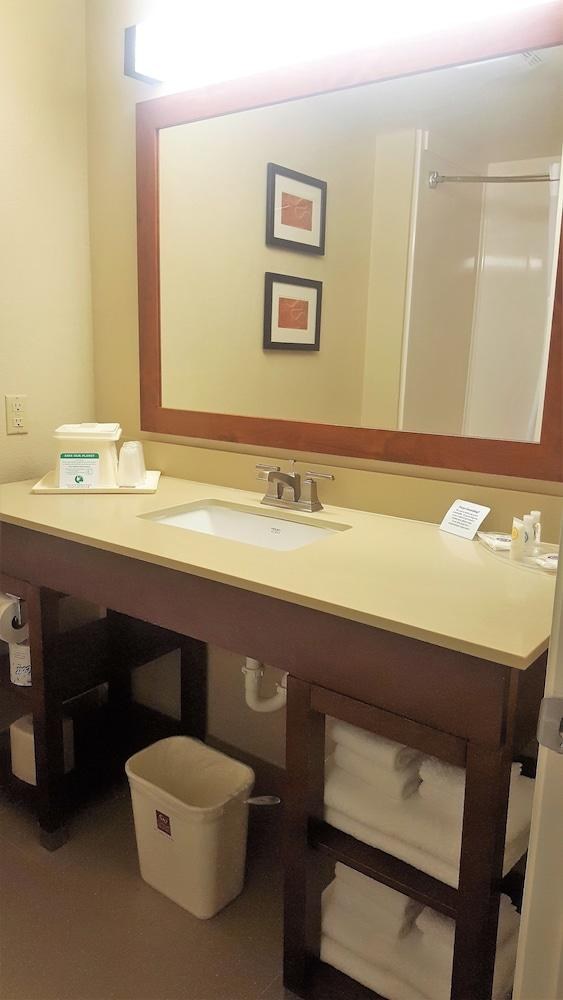 COMFORT SUITES NW LAKELINE photo 2