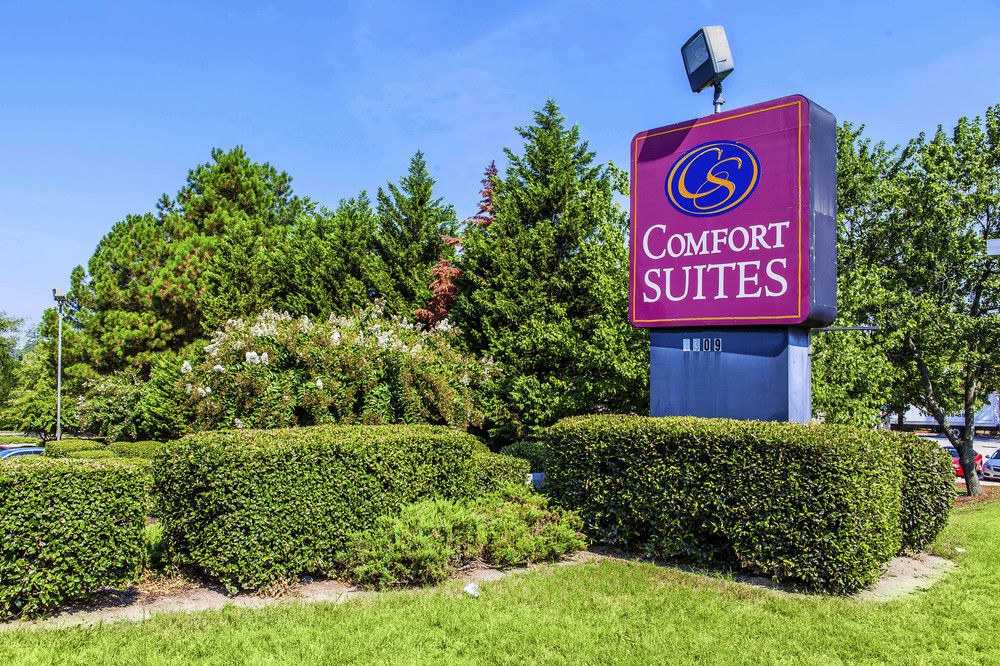 COMFORT SUITES photo 1