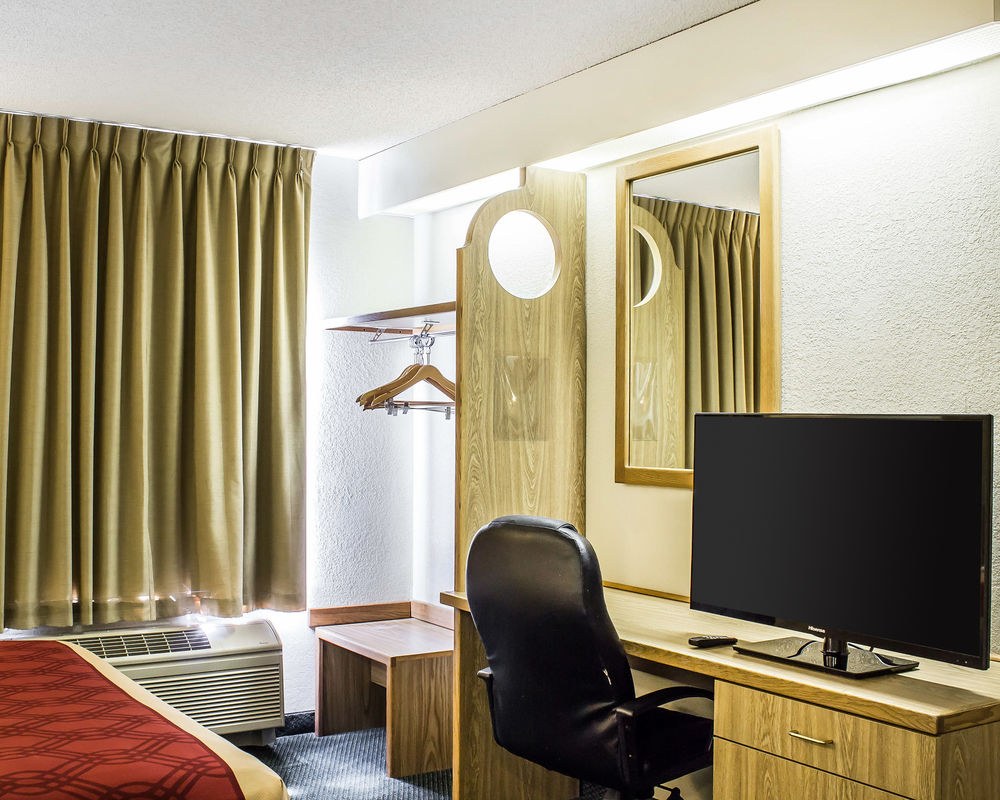 ECONO LODGE INN & SUITES RALEIGH NORTH photo 1