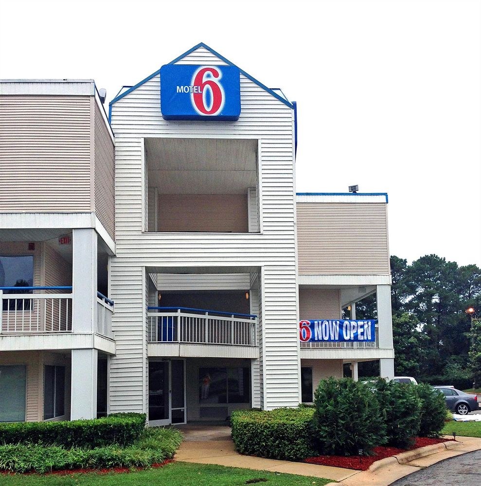 Motel 6 Raleigh North