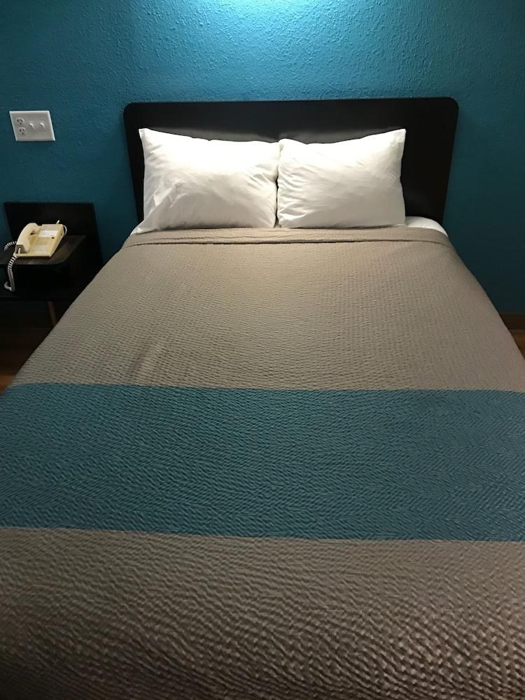 Motel 6 Raleigh North photo 4