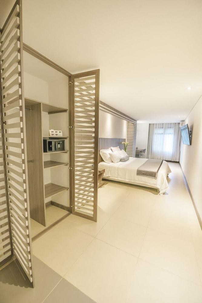 Aparta Suites Torre Poblado photo 2