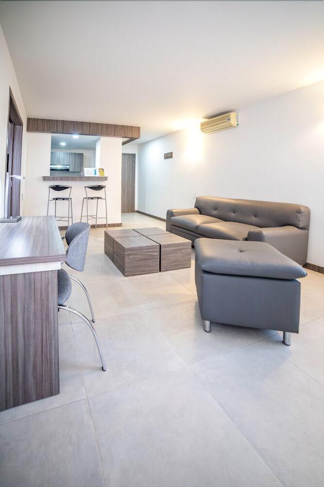 Aparta Suites Torre Poblado photo 3